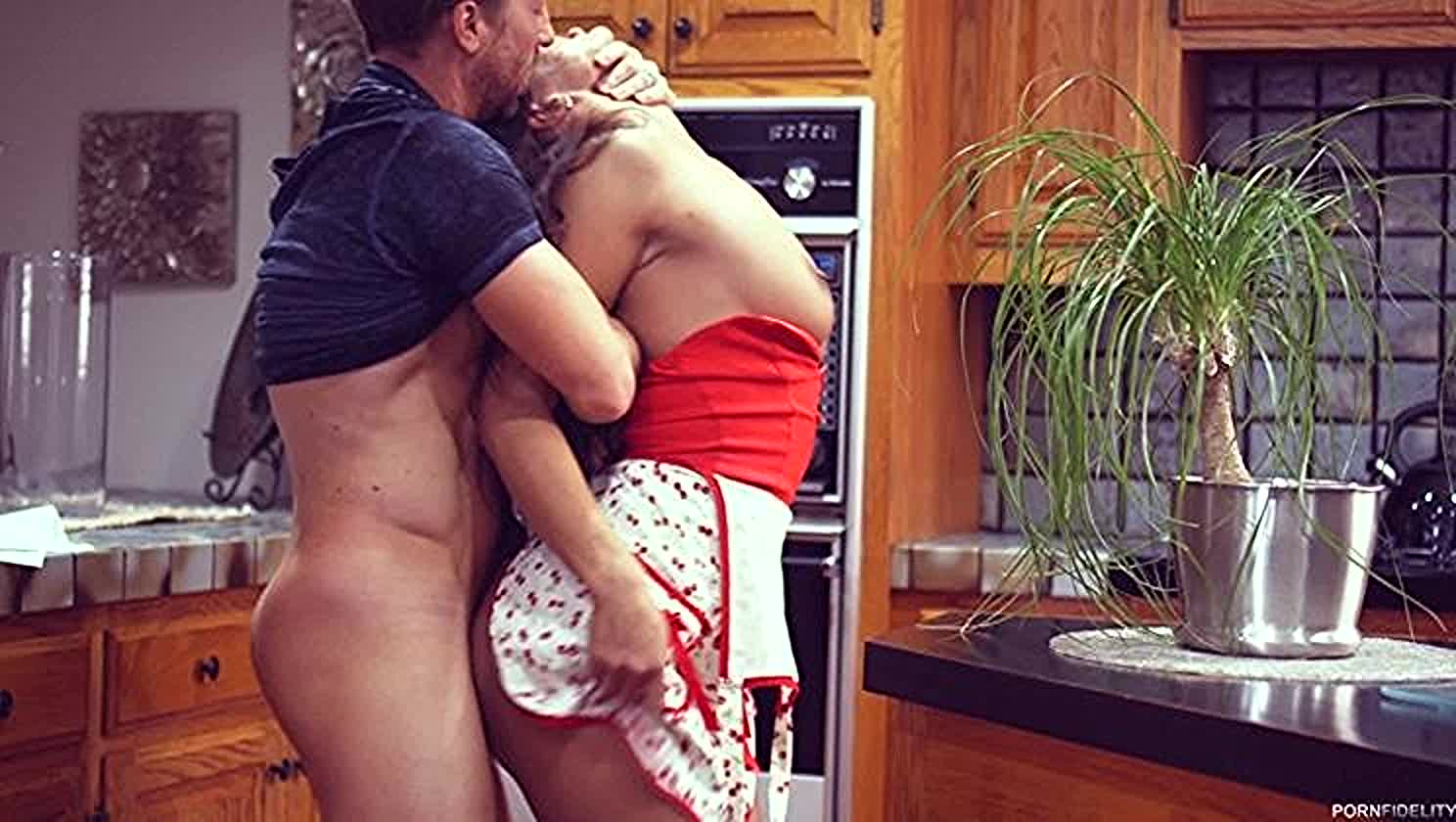 Tomi Taylor, Ryan Madison, Panty Sniffing, Panties Off, Panty Raid