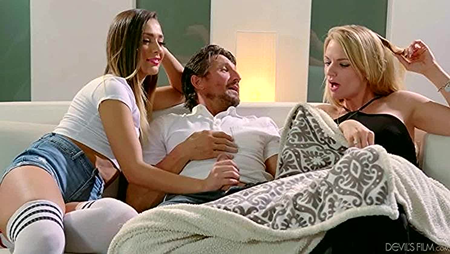 Jaye Summers, Tommy Gunn, Deepthroat, Throat Fuck, Mommy Lover