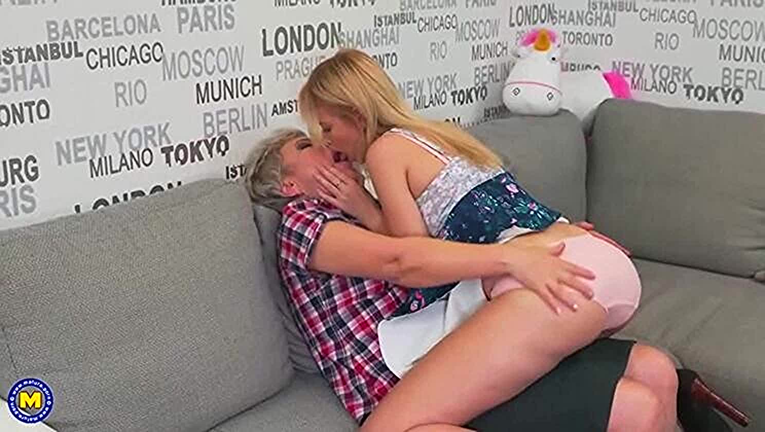 Women Licking, Mature Muff, Lady Lovin