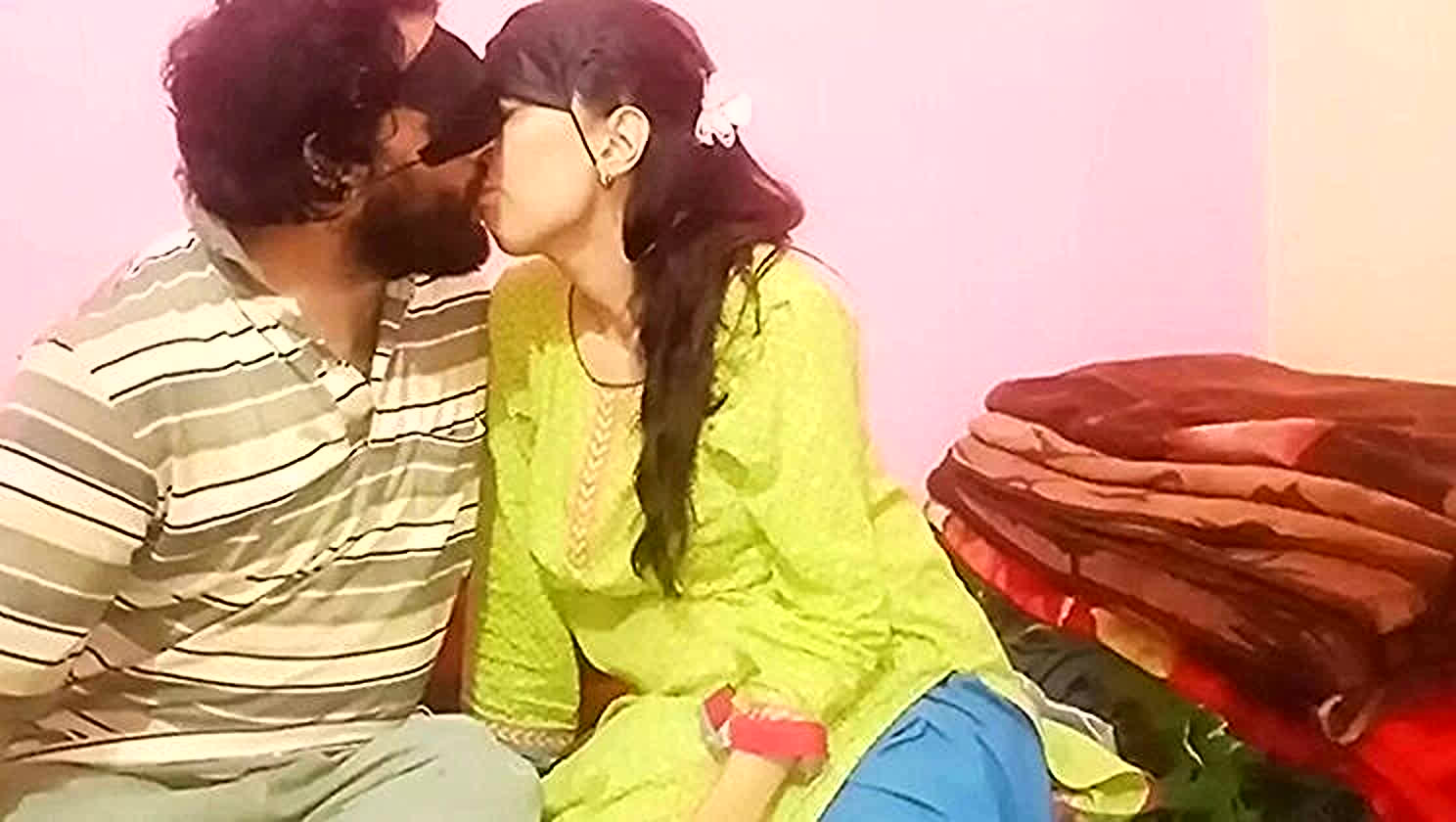 SHAKRATASNEEM, Close Up, Family Affair, Hot Kissing