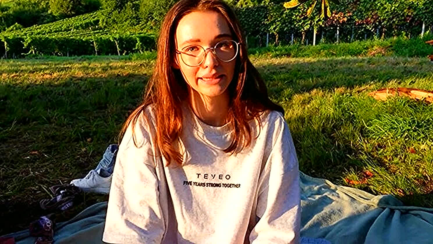 Emmi-Hill, Skinny Teen, Asshole Closeup
