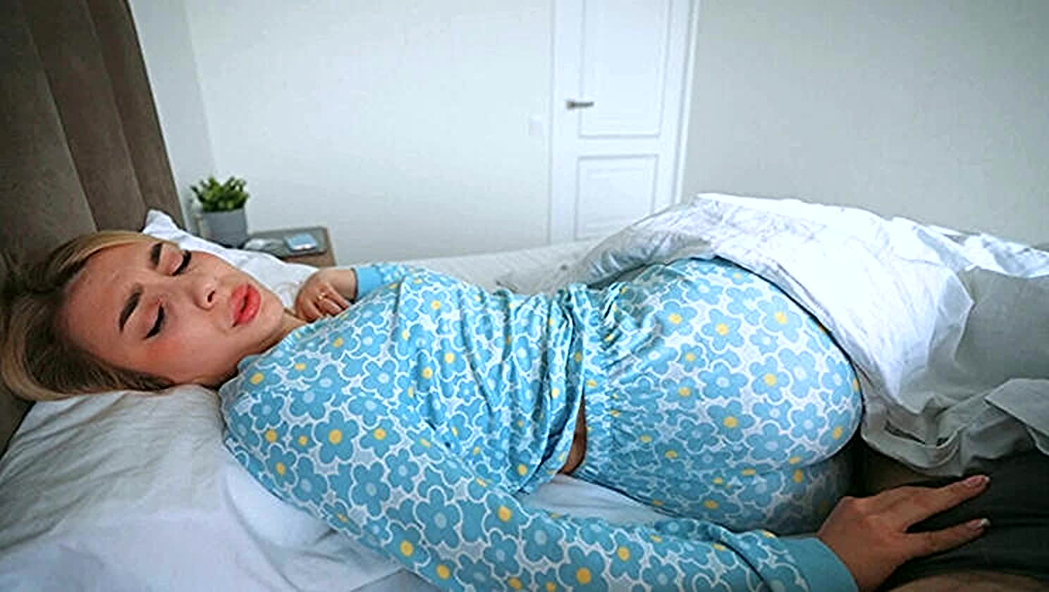 Jenny Lux, Whores, Seduced