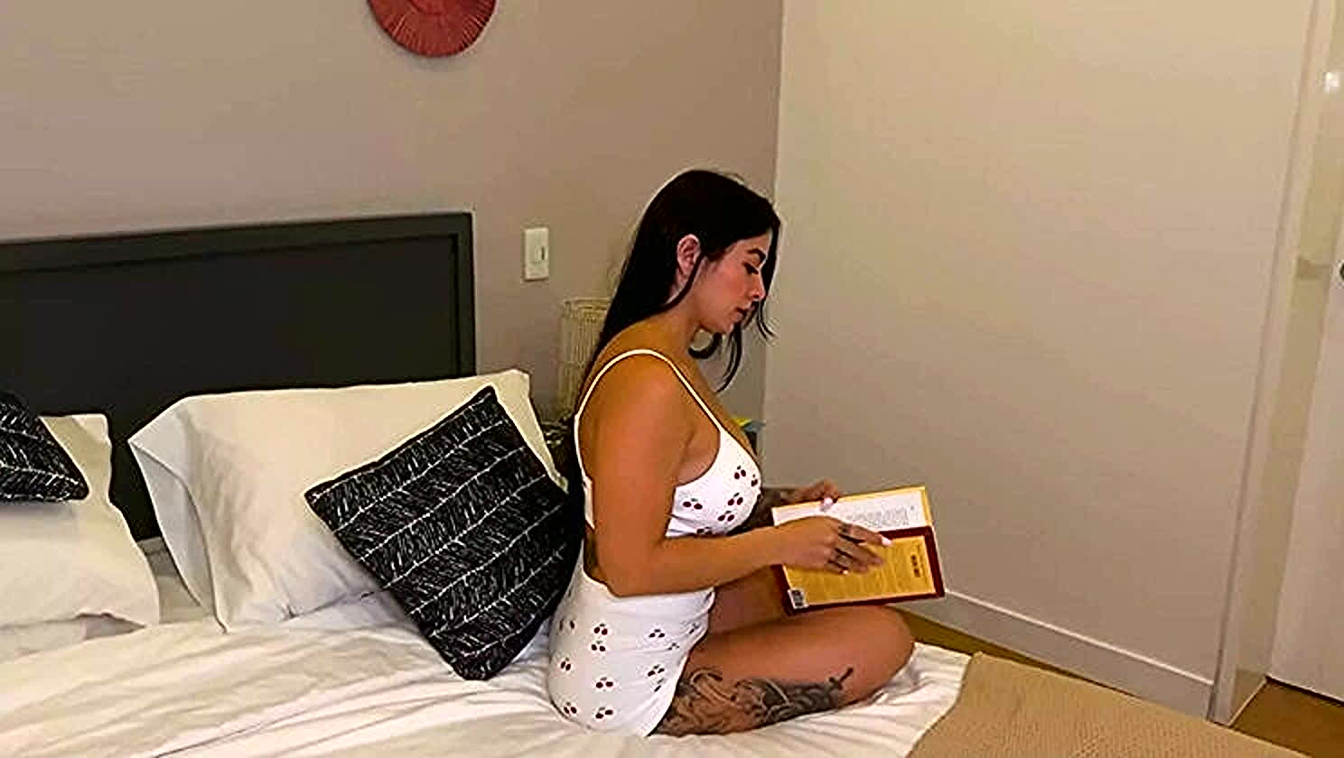 Silvana Lee, Angie Ortiz, Mature Lesbian, Lesbian Threesome, Pussy Eating