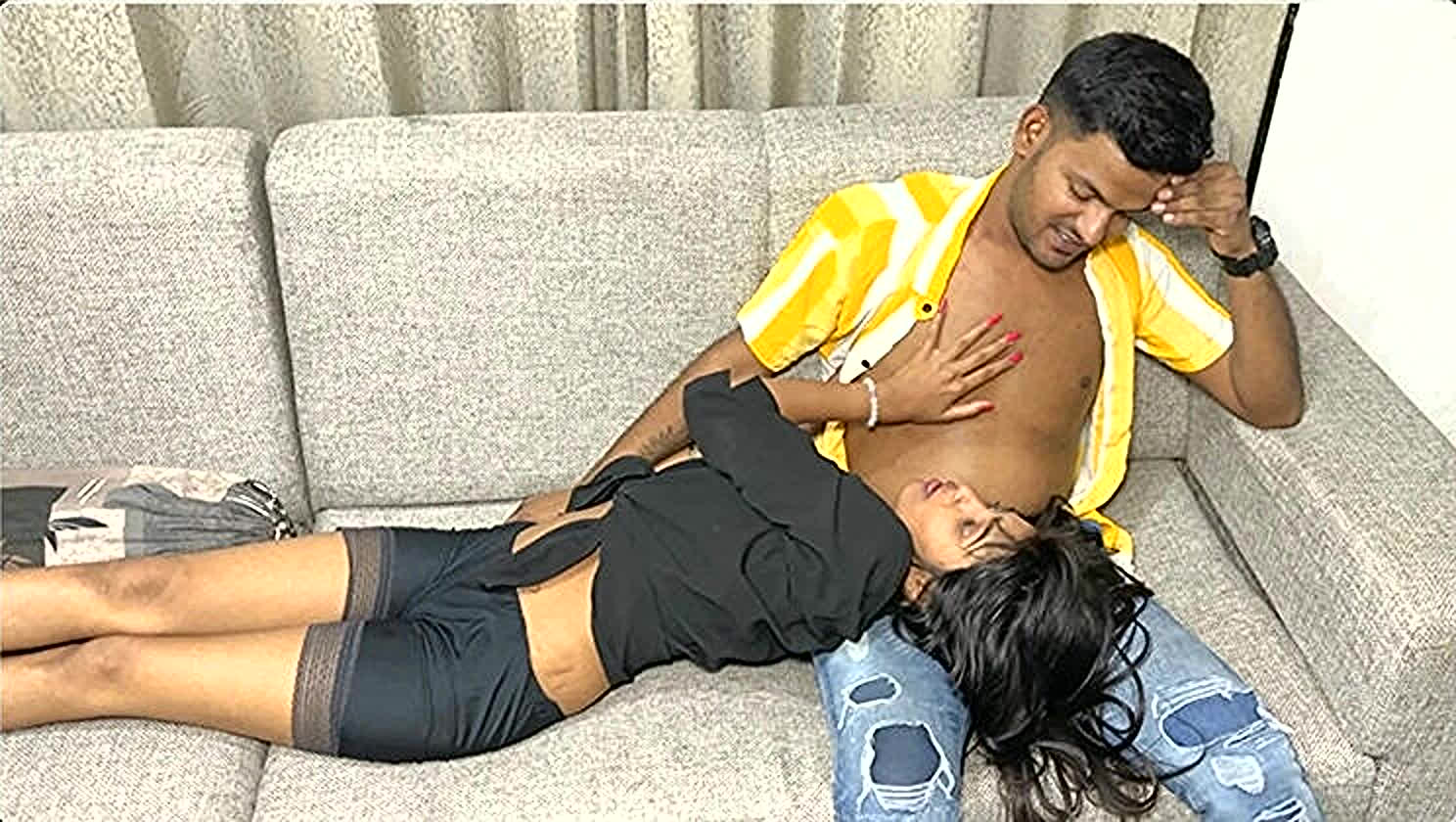 ROLI ROLL, Bisexual, Desi Delight