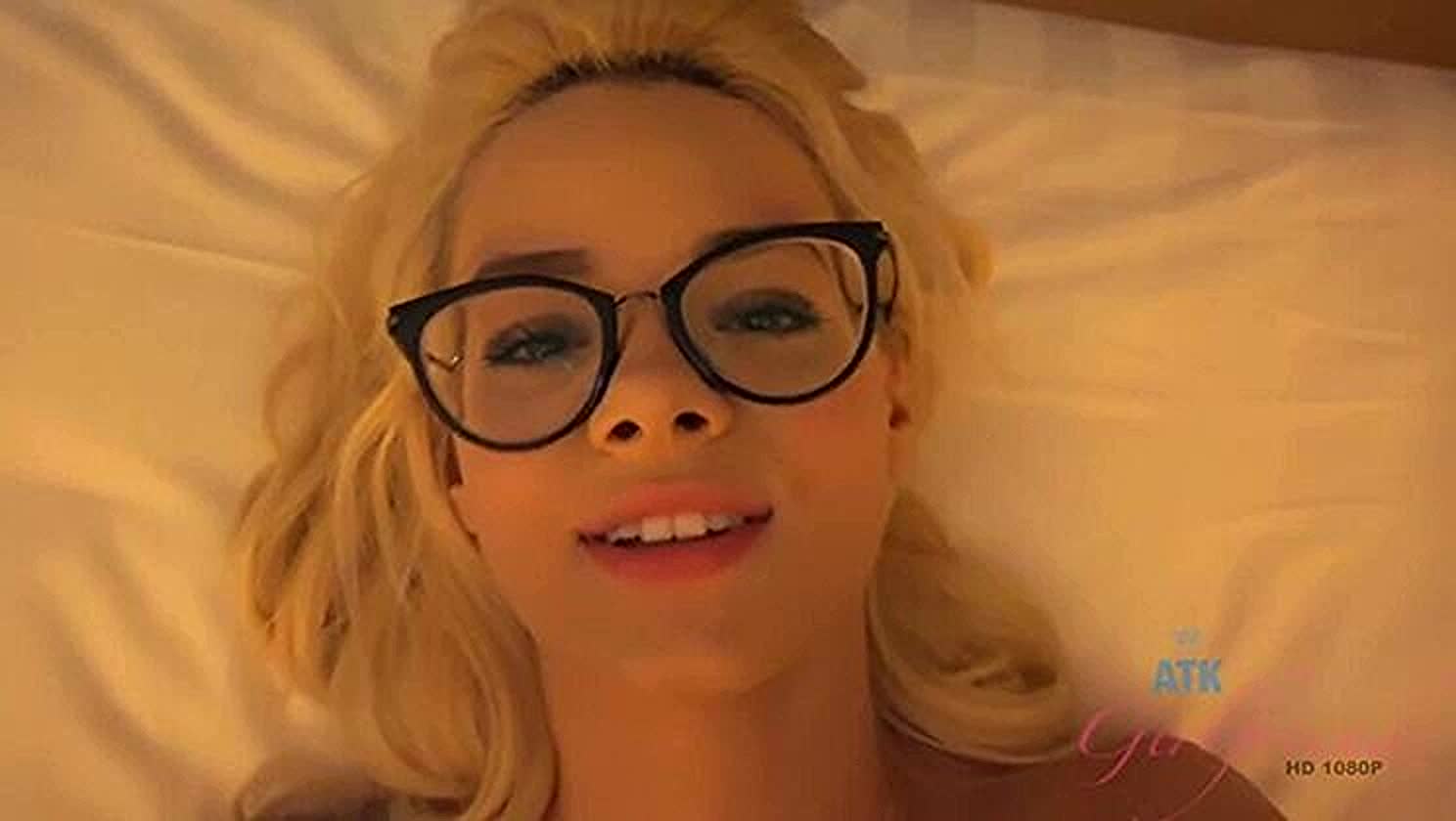 Elsa Jean, Blonde, Pov