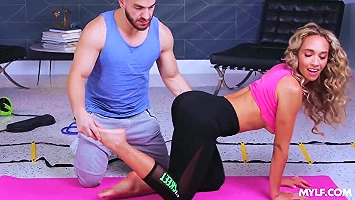 Briana Bounce, Big Tits, Big Ass, Backyard Bang