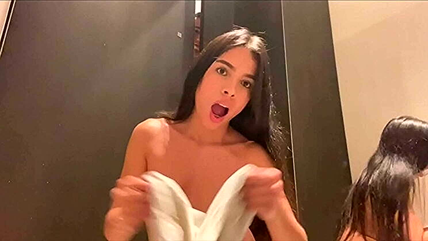 Marianamx, Jerk Off, Public, Squirting