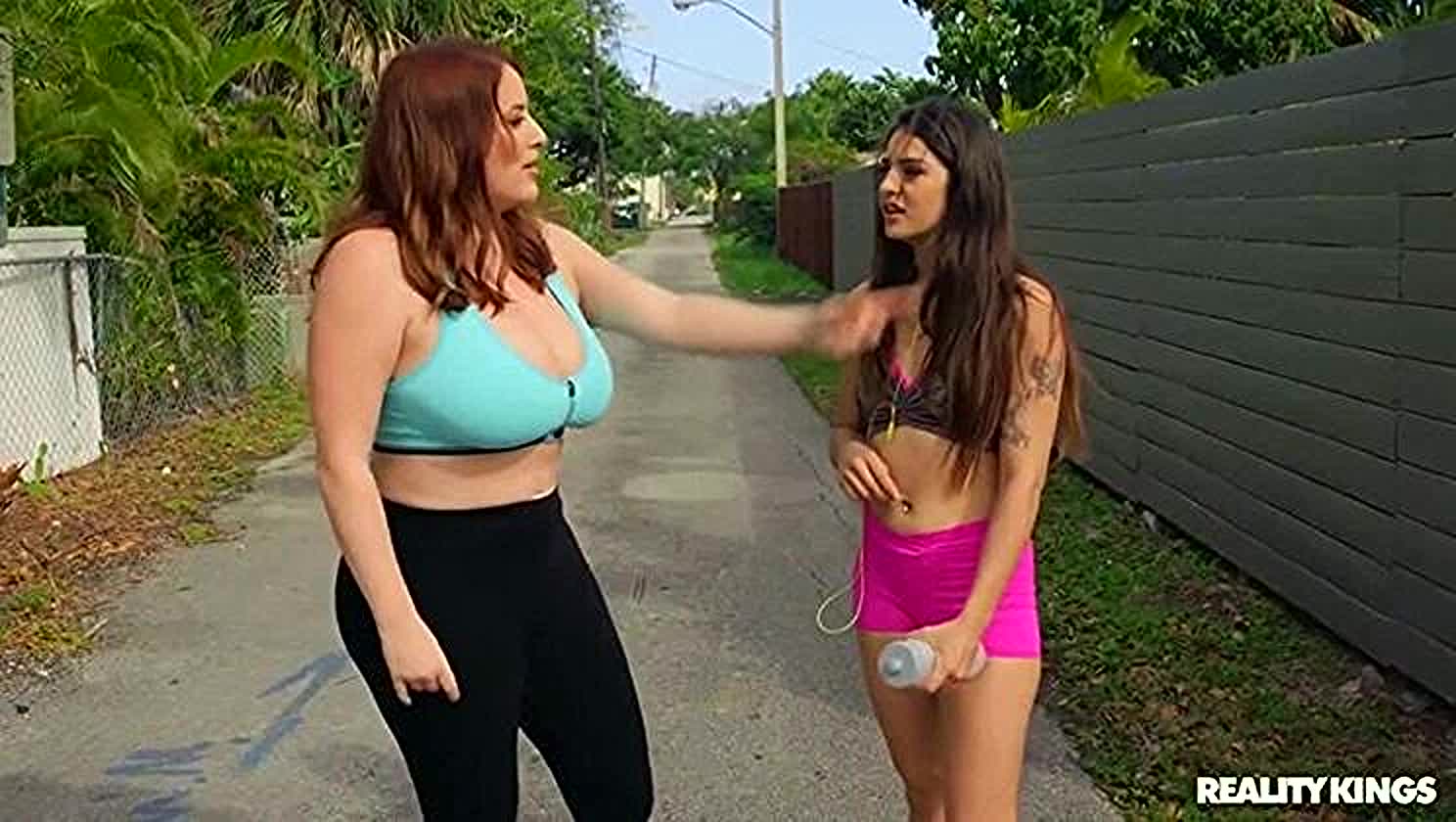 Maggie Green, Sofie Reyez, Lesbian, Dark Hair