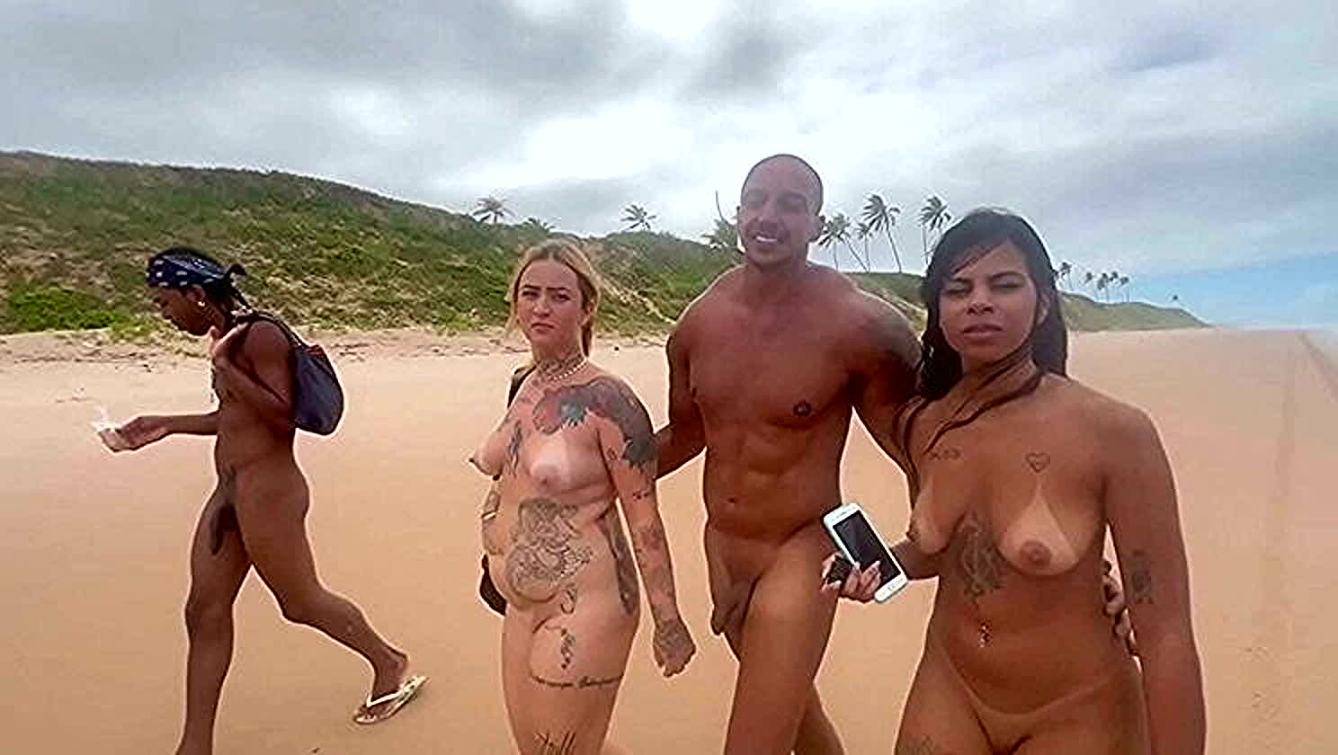 LunnaGeek, Joao O Safado, Beach Bunnies, Latina Teens, Amateur Nudity