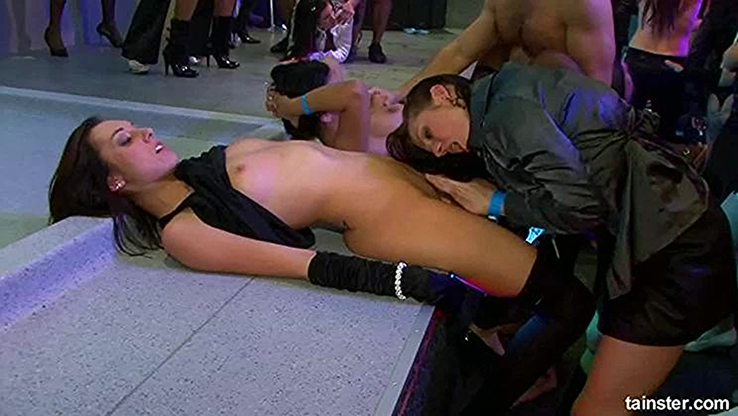 Swingers, Wet And Wild, Blowjob