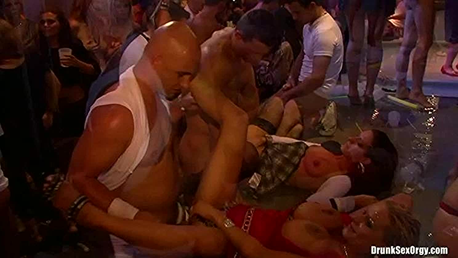 Wet Wild Fun, Group Sex