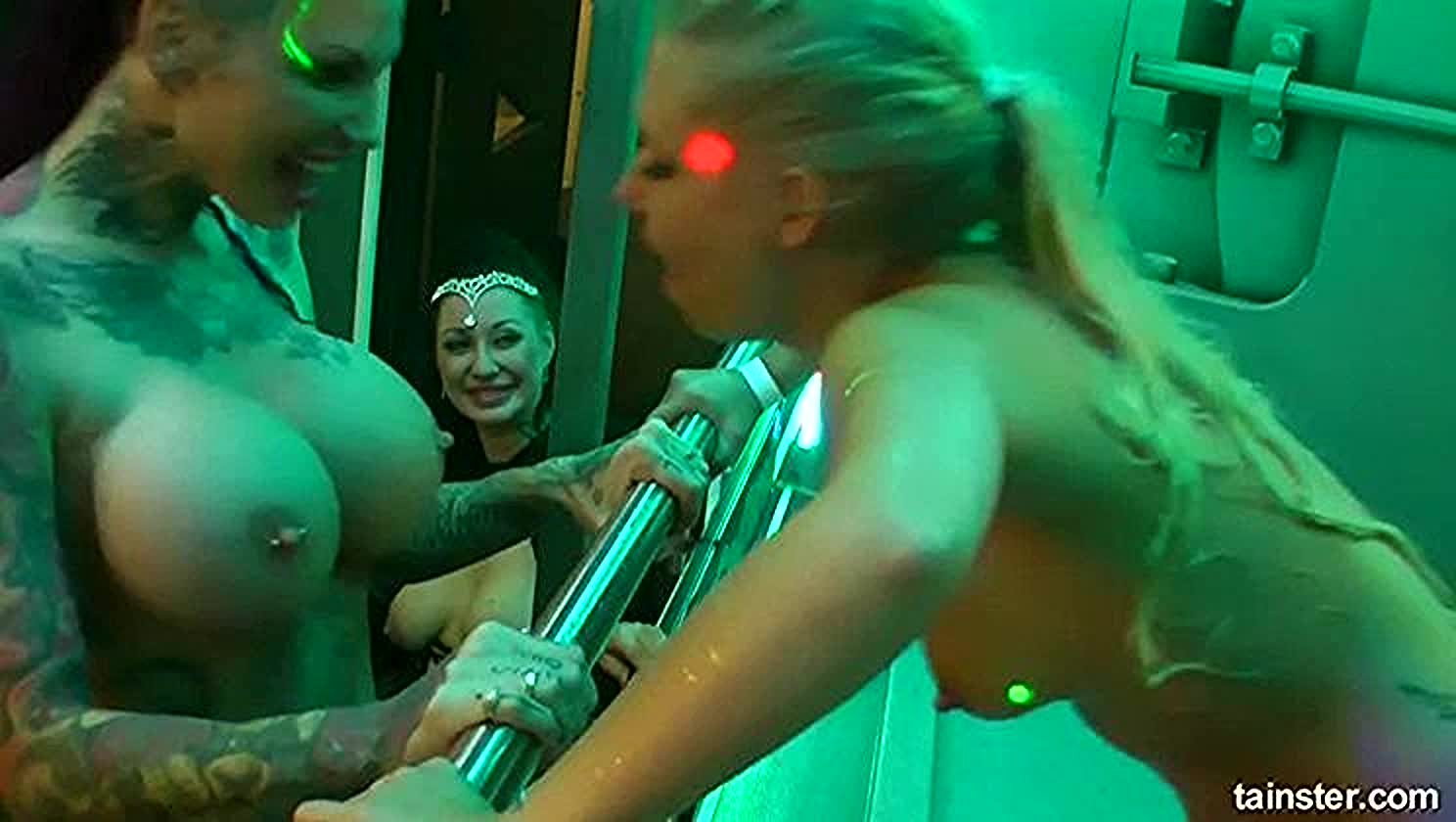 Victoria Puppy, Virus Vellons, Orgy, Suck Fest, Pussy Eating
