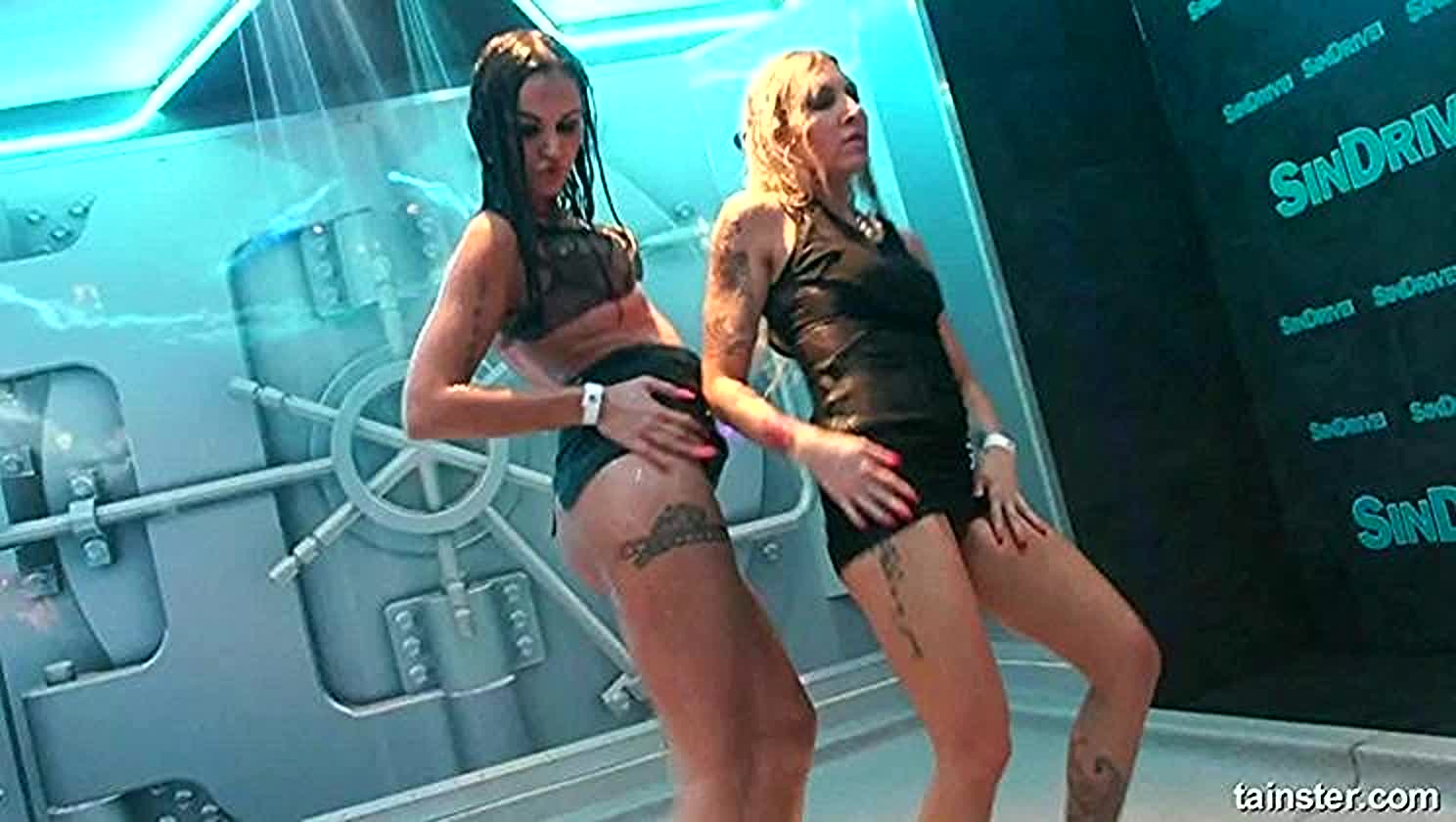 Booty Shake, Wet Look, Wet Booty