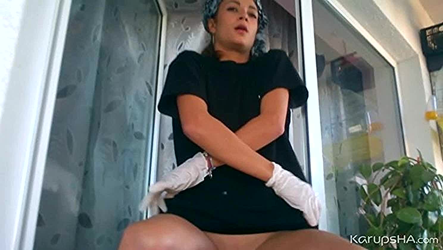 Andi 2, Barely Legal, Barefoot