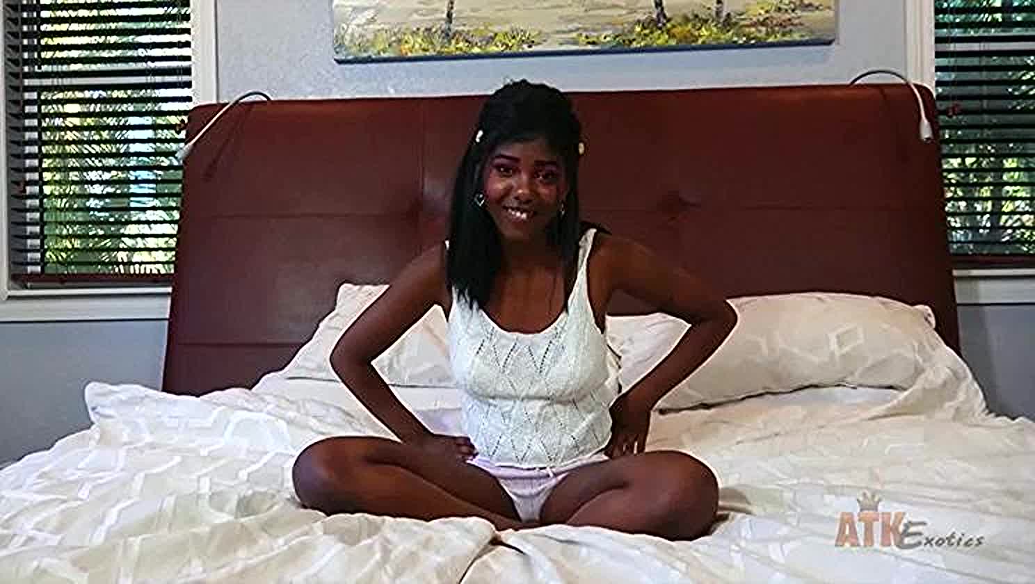 Daizy Cooper, Pussy Fingers, Solo
