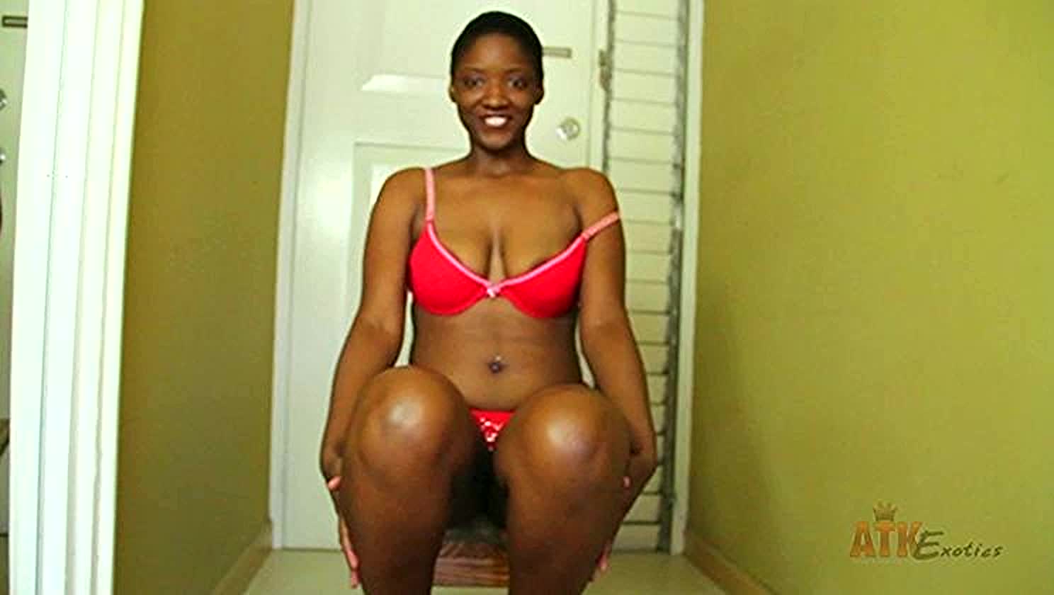 Carla, Shaved Pussy, Black Hair