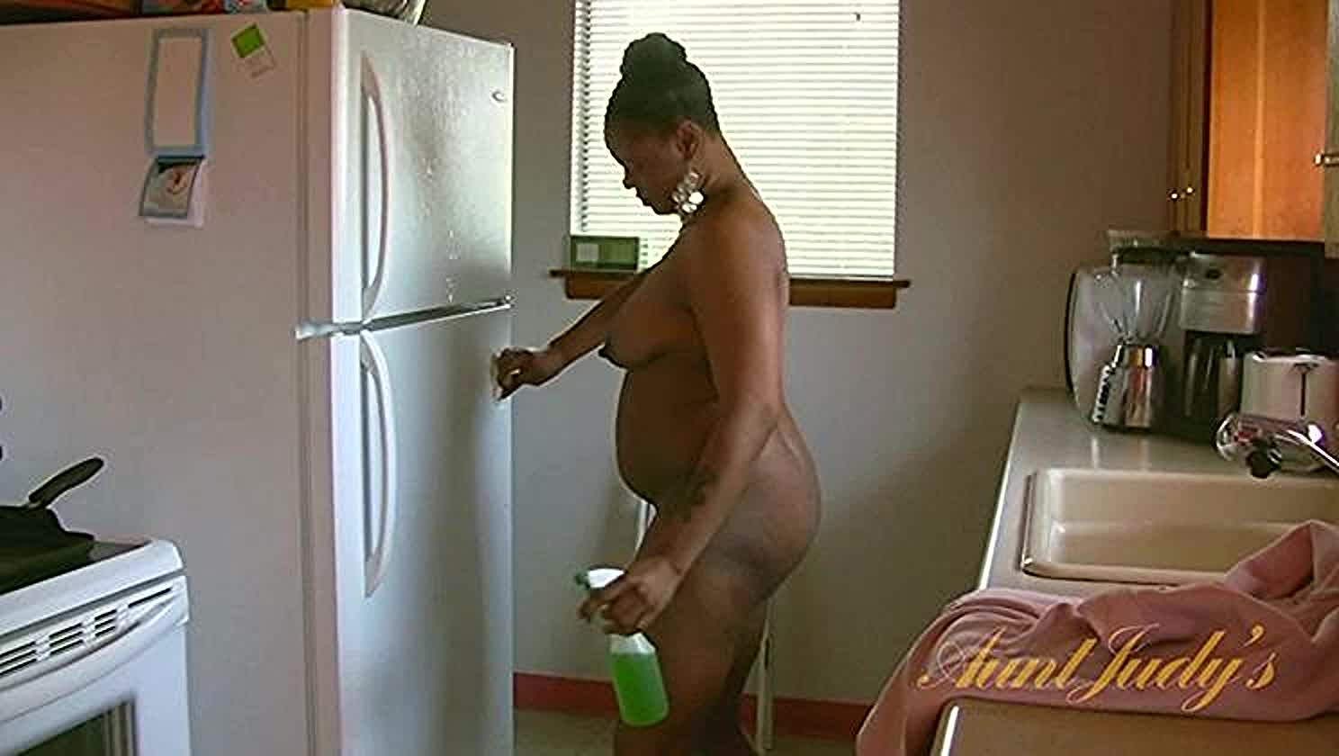 Necie, Nude Cleaning, Black Seductress, Naked Housework
