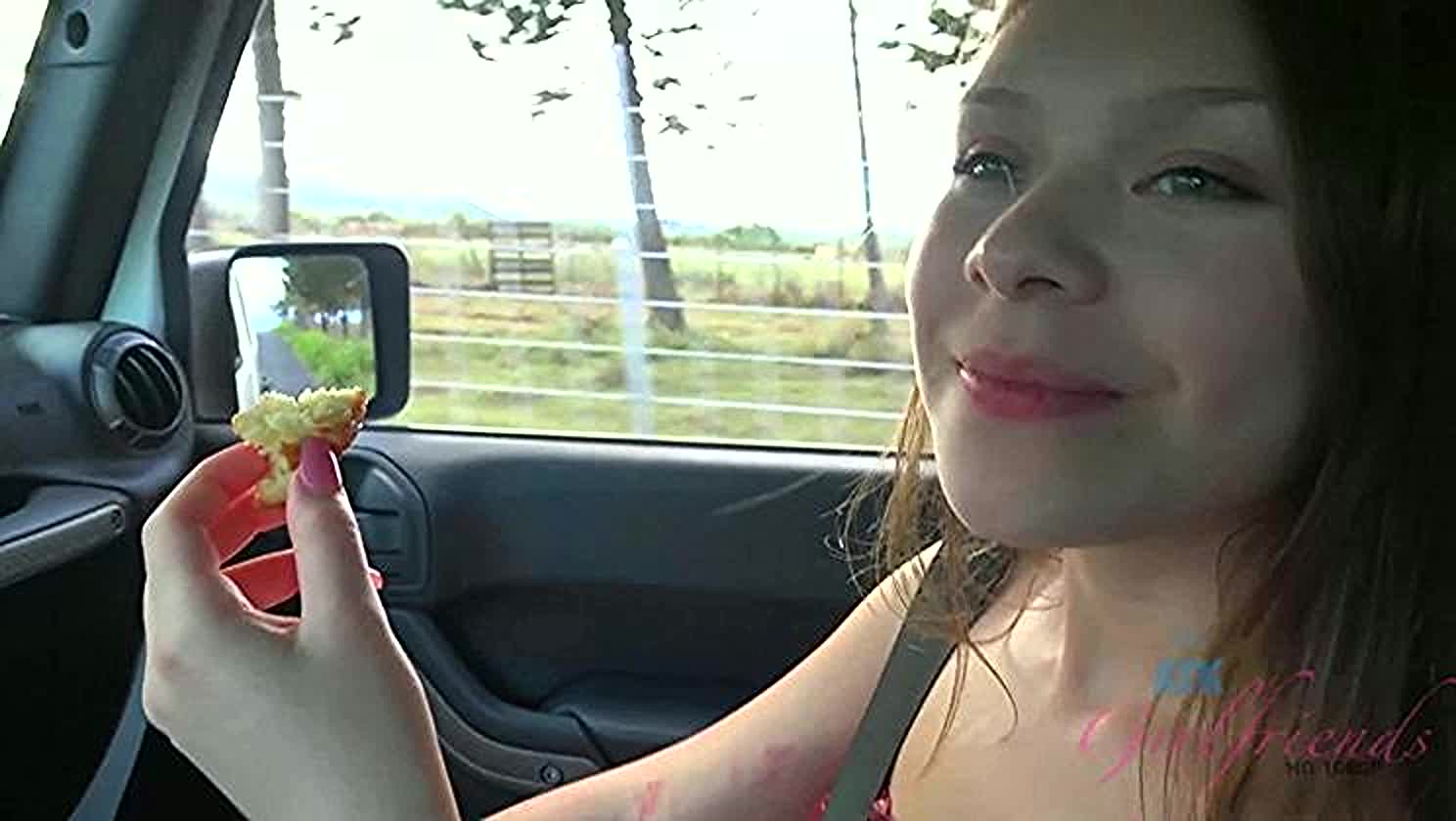 Winter Jade, Trimmed Pussy, Flasher