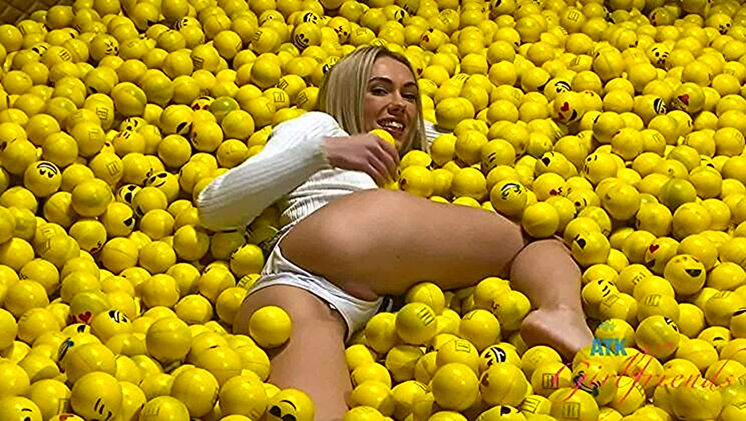 Sky Pierce, Spreading Ass, Slender Babe, Blonde
