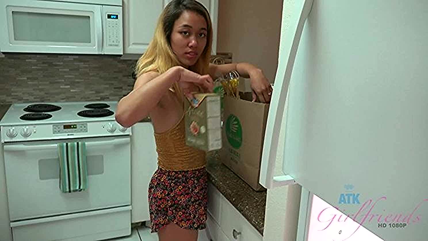 Aria Skye, Squirting Orgasm, Beach Bunny