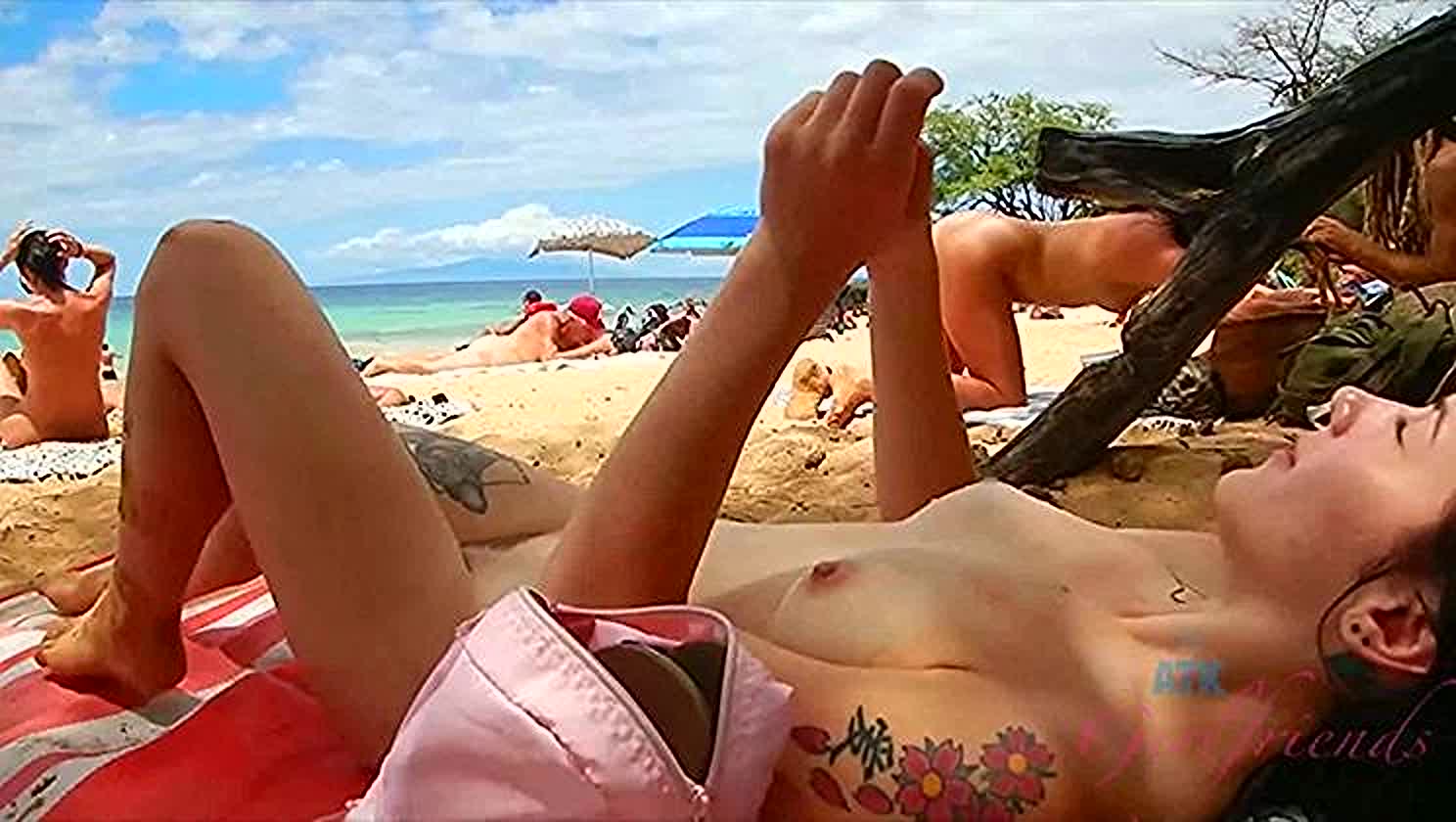 Rosalyn Sphinx, Outdoor Flashing, Flash Mob, Beachin It