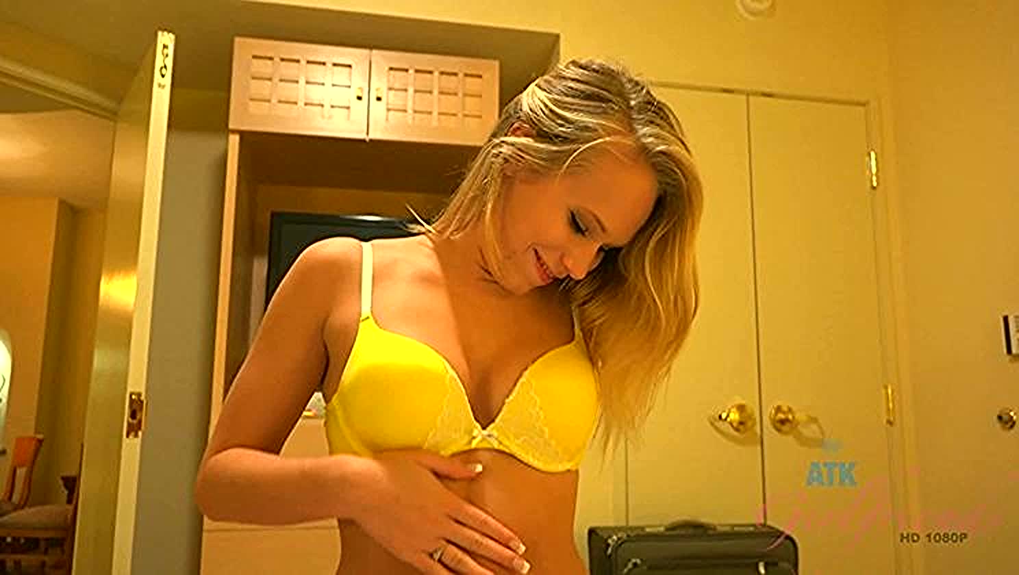 Dakota James, Footjob, Foot Worship, Piercing
