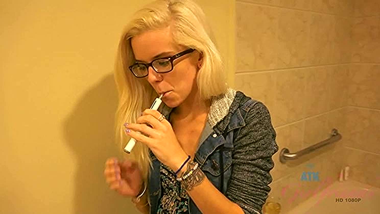 Halle Von, Sneak Peek, Blonde