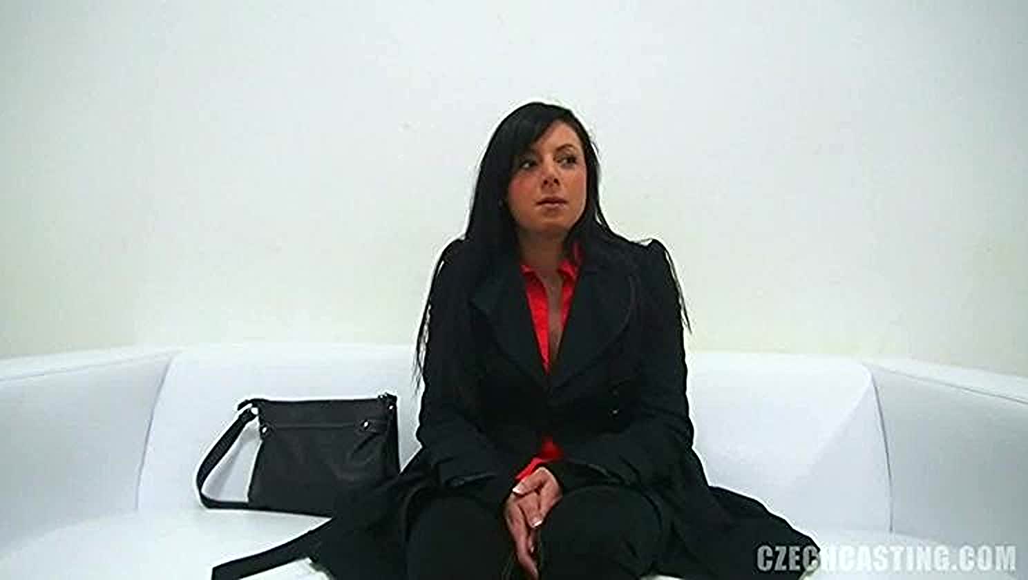 Veronika, Interview, Casting