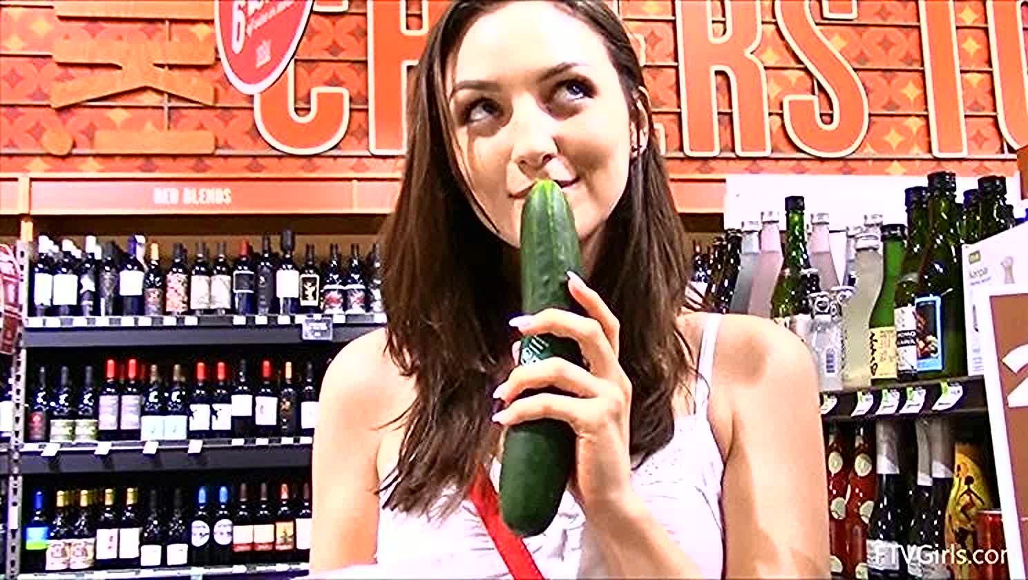 Brooke, Strong Orgasm, Extreme Closeups, Exhibitionism