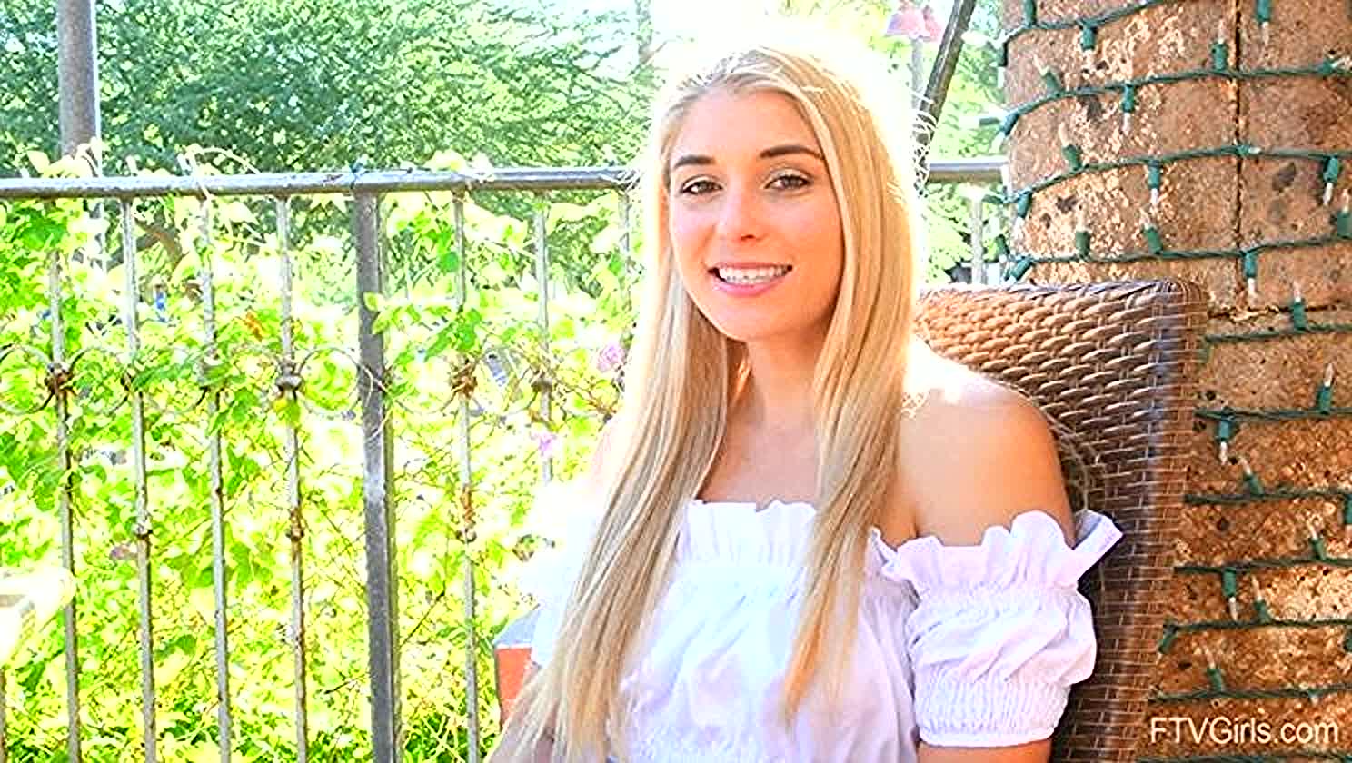 Nikki, Extreme Closeups, Public Flash, Toy Play