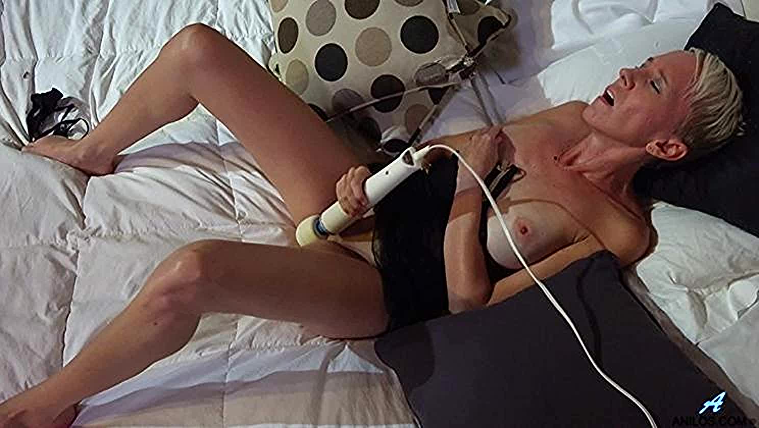 Madison Mayhem, Shaved Pussy, Hot Mama, Bald Beaver