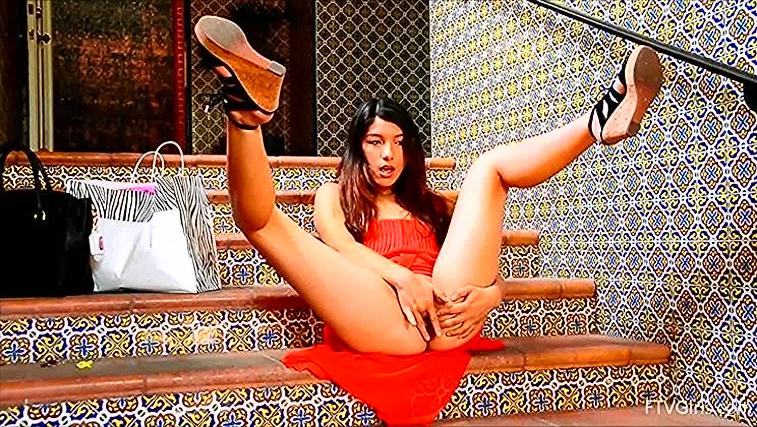Melody, Squirt, Public Nudity